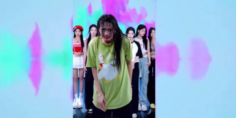 Performer di una diretta tuanbo in maglietta verde bagnata d'acqua e capelli intrecciati durante un'esibizione live su Douyin con altre ragazze sullo sfondo.